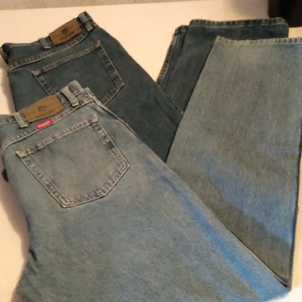 2 Wrangler Jeans 36x32